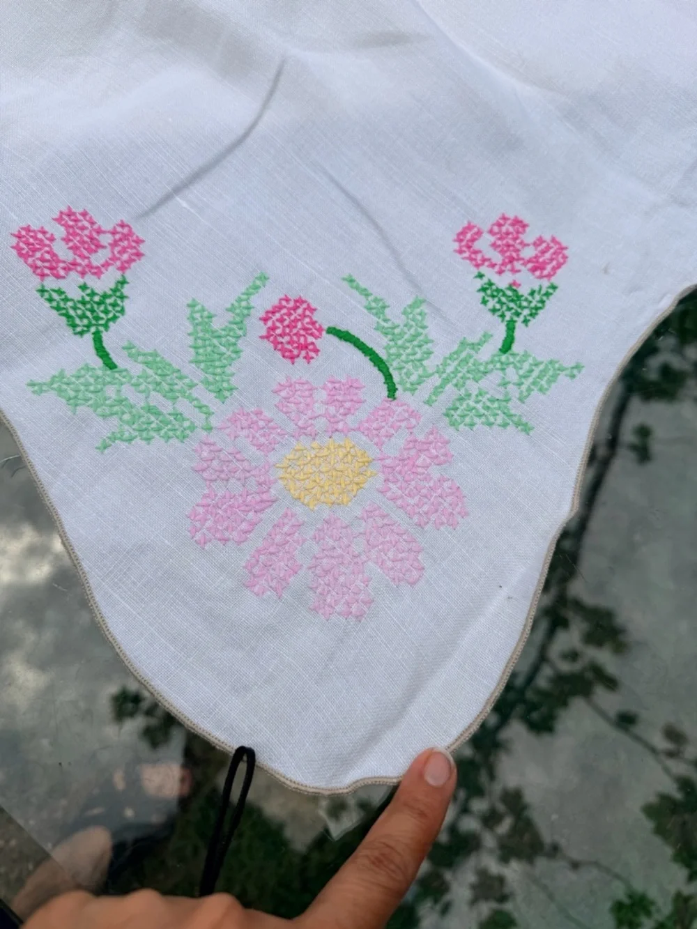 Heirloom Style Hand‎ Embroidered Floral Tablecloth Vintage Cottagecore Scalloped